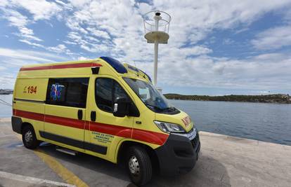 Član posade u infarktnom stanju spašen brzom akcijom hitnog prijevoza sa otoka Levernaka