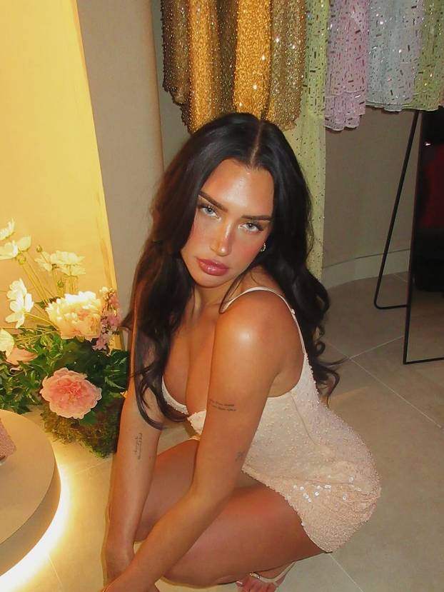 FOTO Milijuni uzdišu za njom: 'Smanjila sam i grudi i usne! Bio je to teret, svi su me osuđivali'