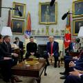 Kolaju razne teorije... Trump je namignuo novinaru? 'Ovo je sve bio izrežirani politički igrokaz'