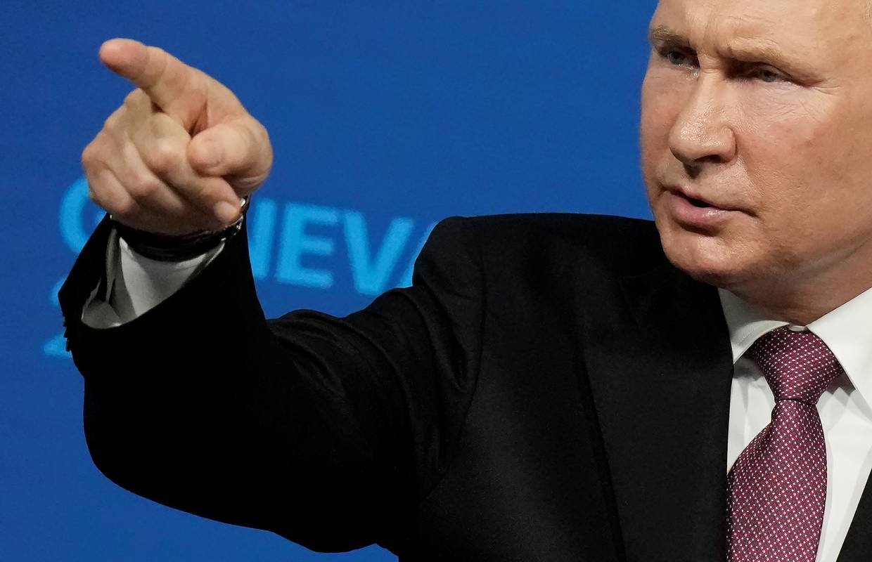 Putin: 'Ruska flota može otkriti i uništiti bilo koju metu'
