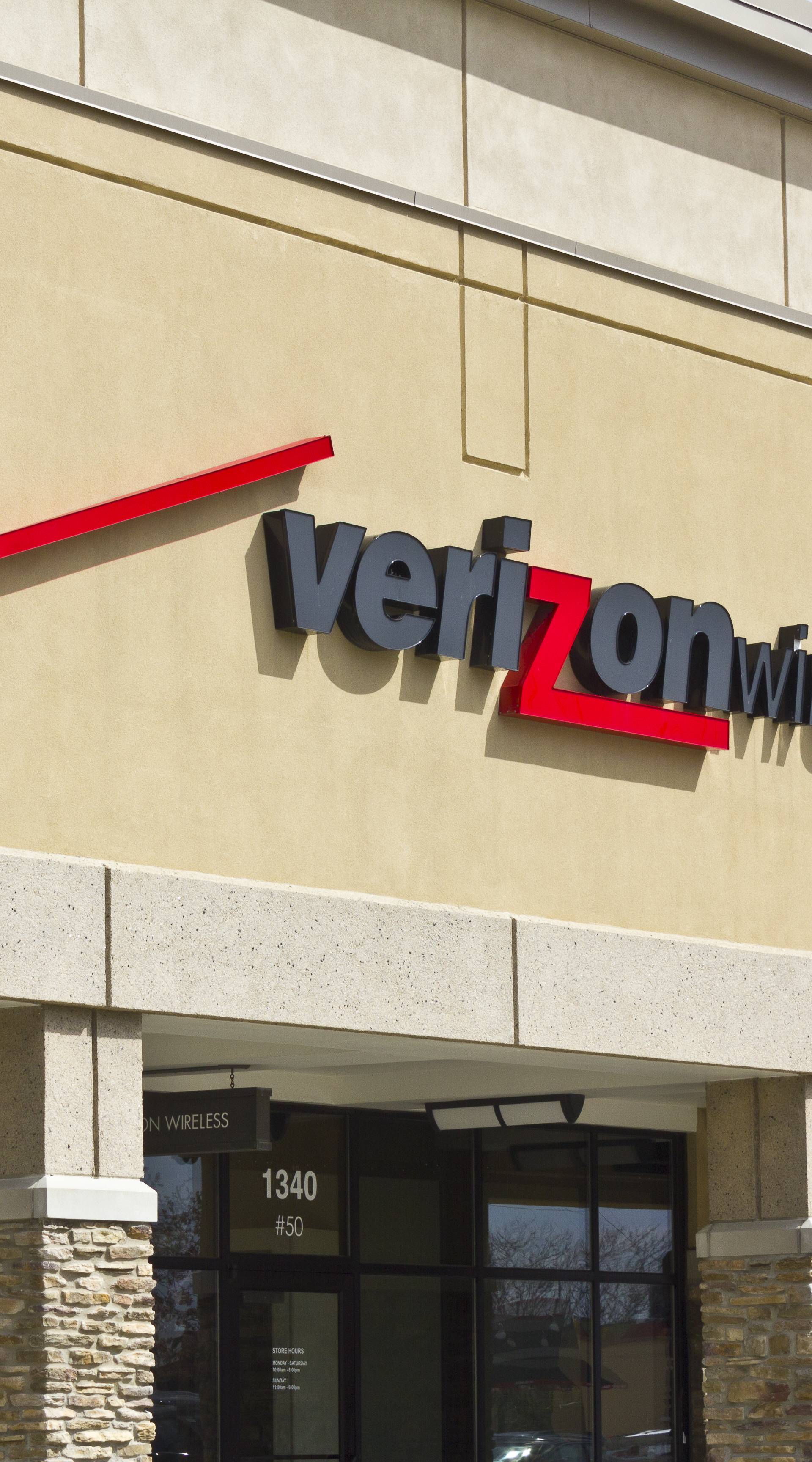 Indianapolis - April 2016: Verizon Wireless Retail Location II