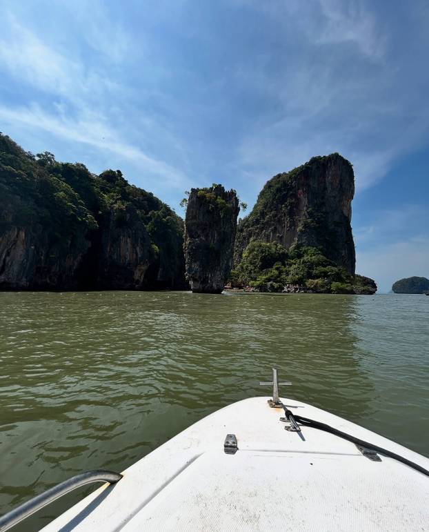 FOTO Zgodna stjuardesa hitno traži muža: Sama sam već 3 godine, želim da bude stariji...