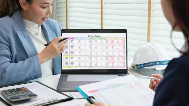 Expert,Woman,Asian,People,Discuss,Review,Data,Number,Costing,Managerial
