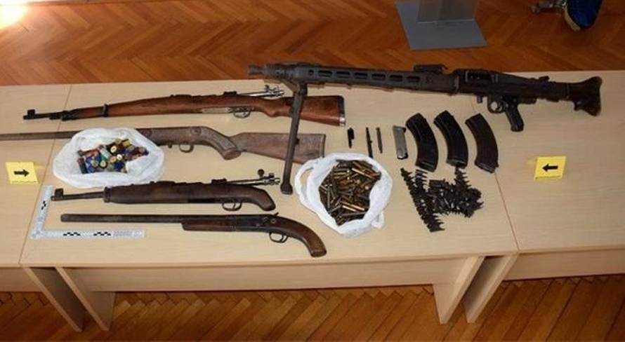 Ovaj je umislio da je Rambo? Pogledajte što je policija našla Varaždincu! Odmah su ga uhitili