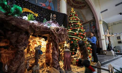 VIDEO Mladi Palestinci u Gazi ure&dstrok;uju crkvu za Bo&zcaron;i&cacute;: &lsquo;Poku&scaron;avamo biti sretni&rsquo;