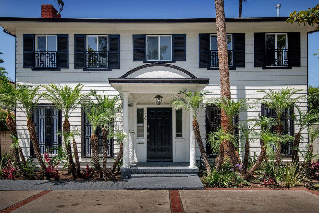 Meghan Markleâs old home in Los Angeles has now gone up for sale for a cool $1.8 million.