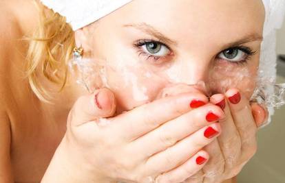 Je li bolje lice umivati hladnom ili toplom vodom? Nije svejedno