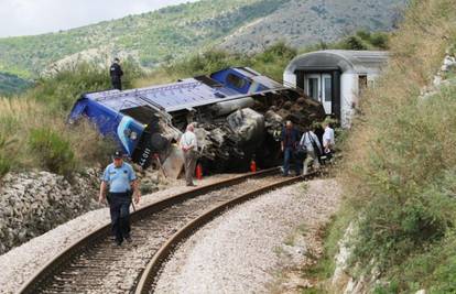 Čekaju dolazak dizalice, nema prometa na pruzi Zagreb-Split