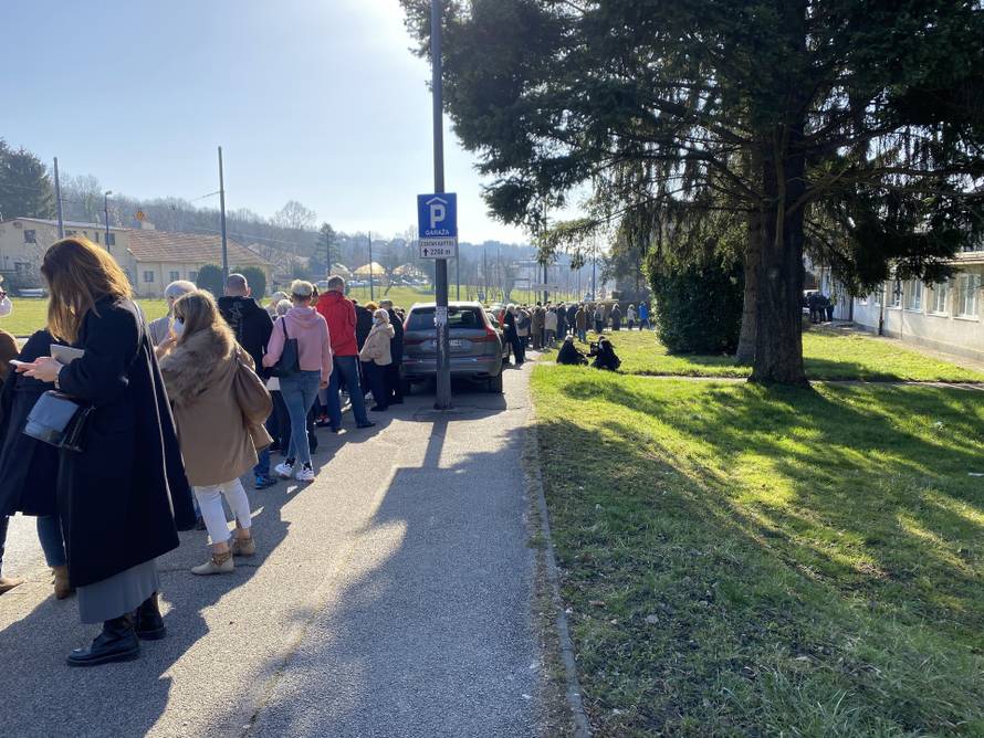 Redovi za cijepljenje u Zagrebu: 'Samo više da se cijepim, pa da napokon mogu mirna na plac'