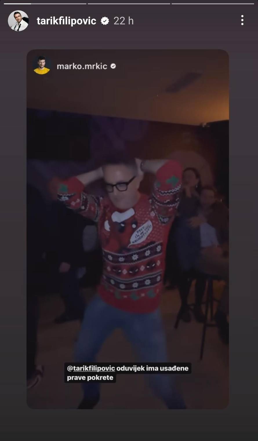 Ekipa se opustila i tulumarila u božićnim džemperima: Tarik  zapjevao, Rađa svirao gitaru...