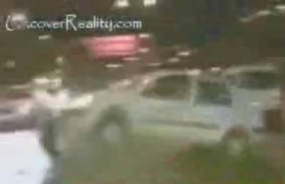 TV reportera pregazio auto dok se javljao u eter
