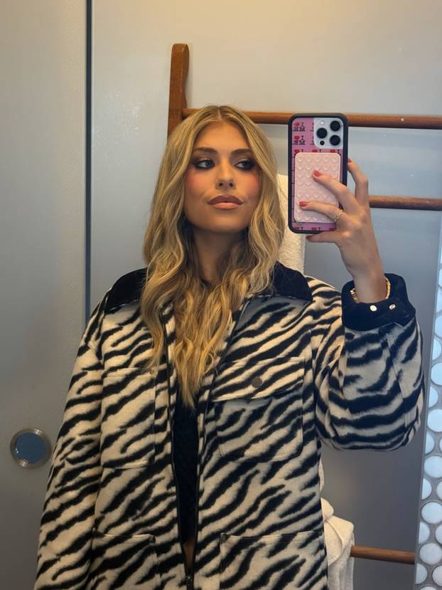 FOTO Becca Moore izazvala kaos na internetu: Iako vodi podcast, svi lude zbog njezinih fotki