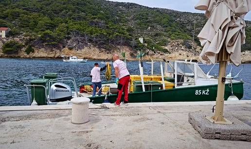 Ronioci i volonteri sudjelovali u eko akciji - čistili su podmorje kod Biševa