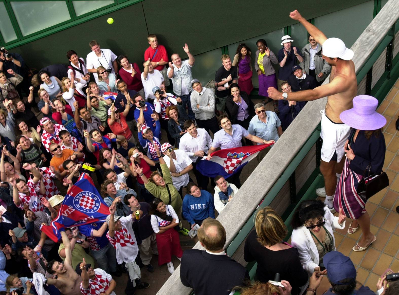 Wimbledon Ivanisevic beats Rafter