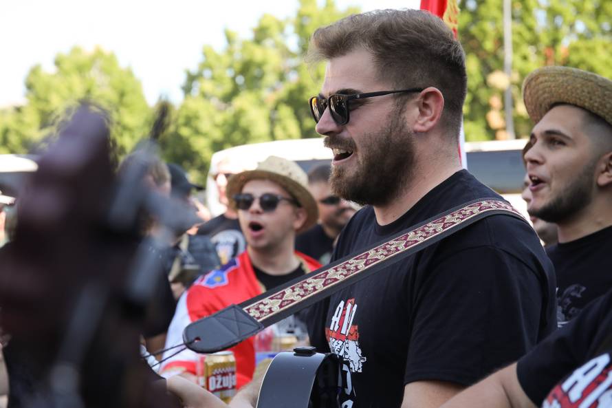 Zagreb: Veseli obožavatelji Thompsona na Glavnom kolodvoru