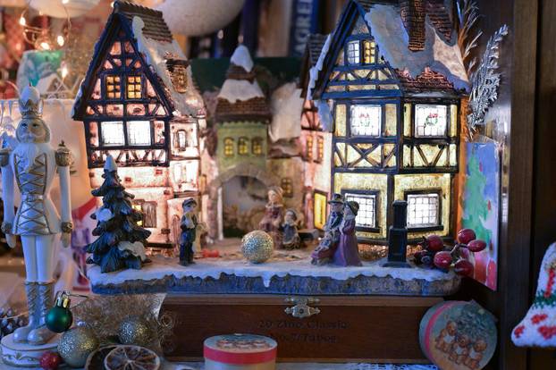 24SATA Zagreb: Stan ukrašen blagdanskim dekoracijama