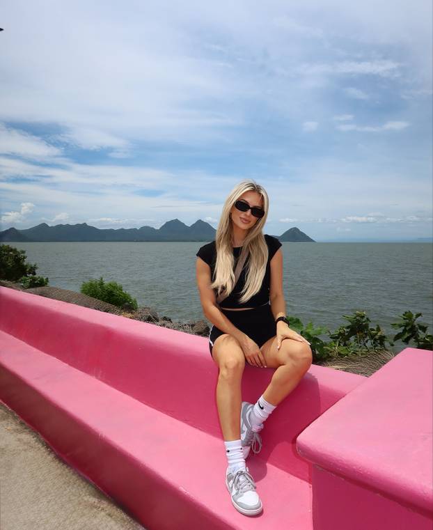 Bivši košarkaš Partizana zaveo je WWE kečericu Zeničanku