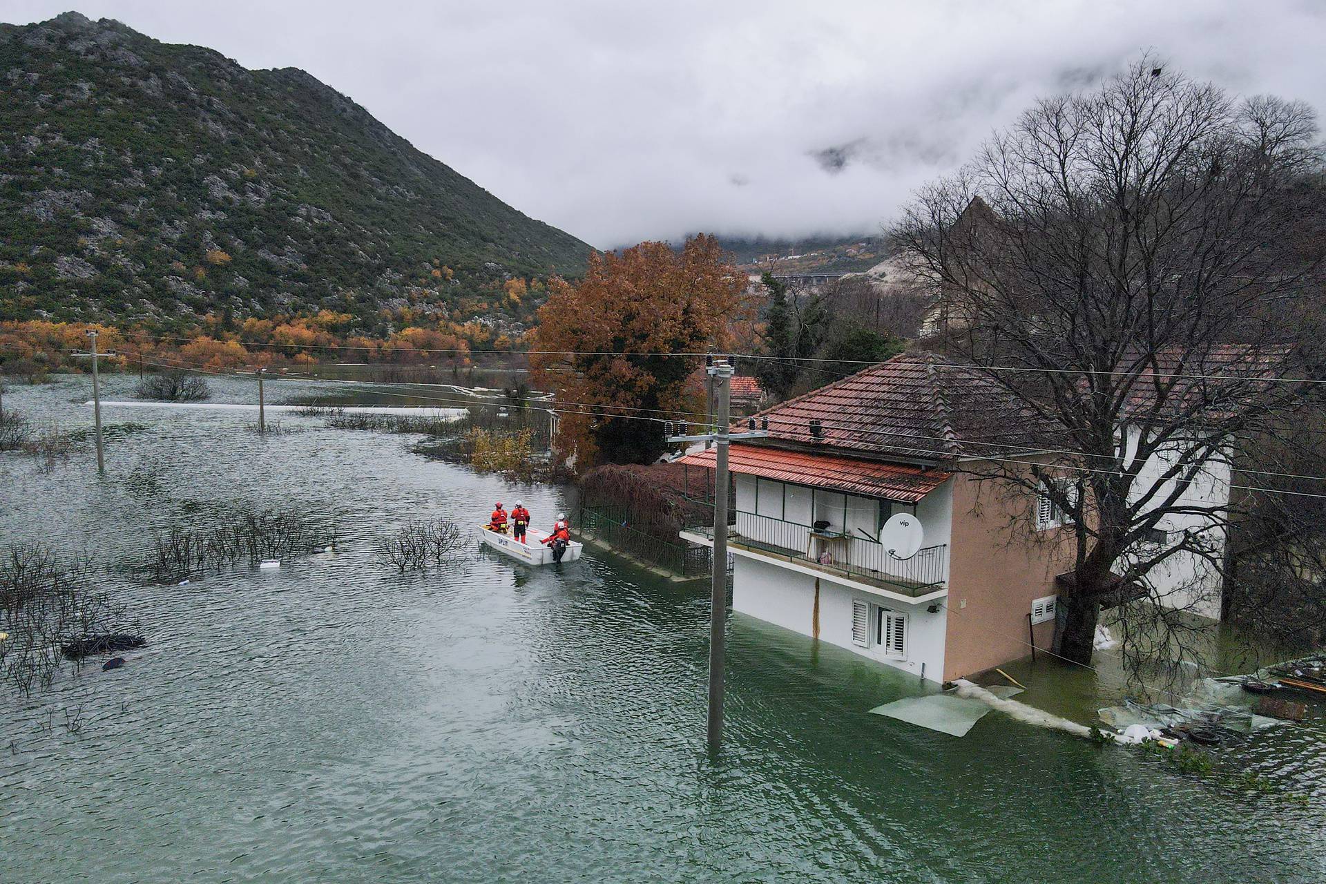 Poplave u Dalmaciji, ljudi bježe iz kuća: 'Izgubio sam sve što sam imao, sve je uništeno...'