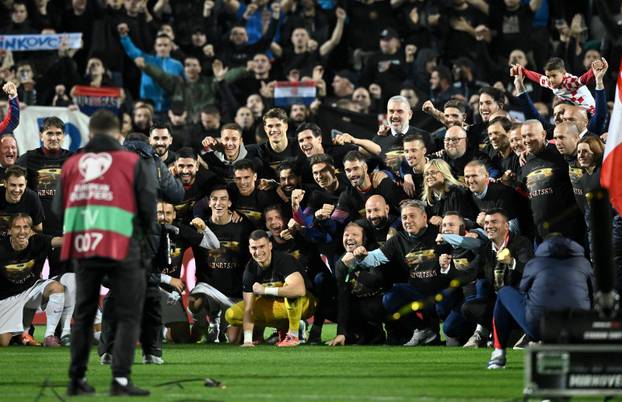 Slavlje nogometaša Hrvatske nakon pobjede nad Farskim otocima i plasmana na Svjetsko prvenstvo