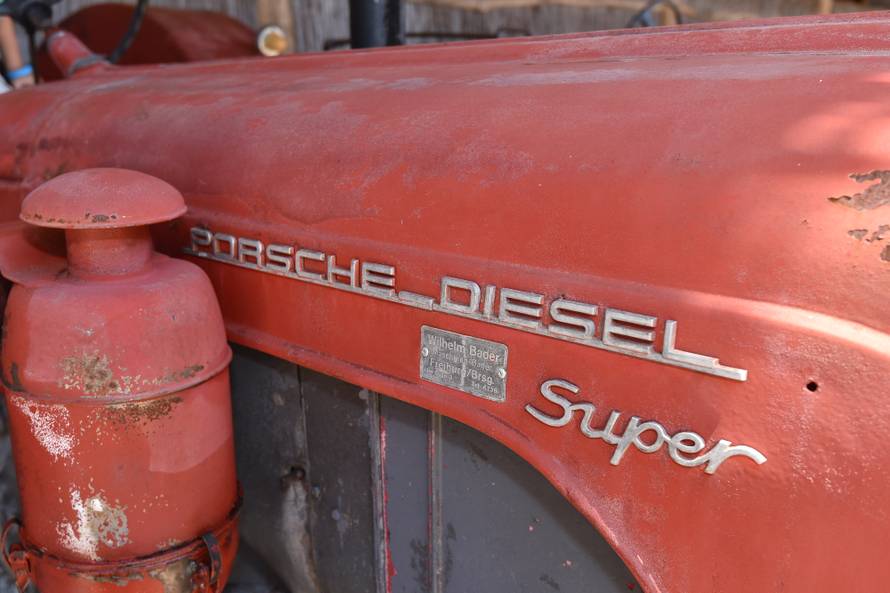 Silvio je naš kralj traktora: U kolekciji ima Ferrari, Porsche...