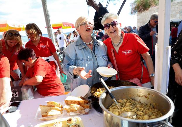 Kaštel Kambelovac: Održana tradicionalna Fešta o boba
