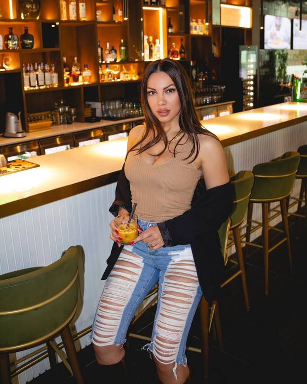 Žanamari je seksi i u hlačama od 13 eura: Evo kako joj stoje