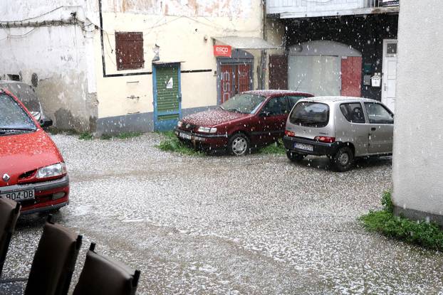 Zagreb: Jaka tuča pogodila Zagreb