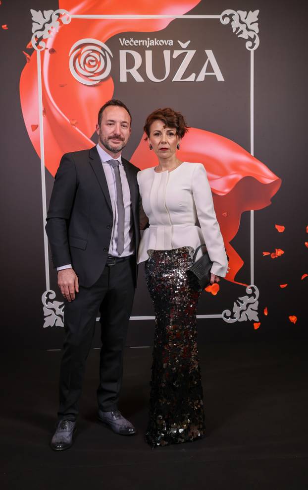 Zagreb: Uzvanici na dodjelu medijske nagrade "Večernjakova ruža" u Hrvatskom narodnom kazalištu