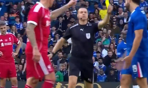 VIDEO 'Što ovaj radi?!'. Bišćan u čudu gledao sukob legendi na humanitarnoj utakmici...