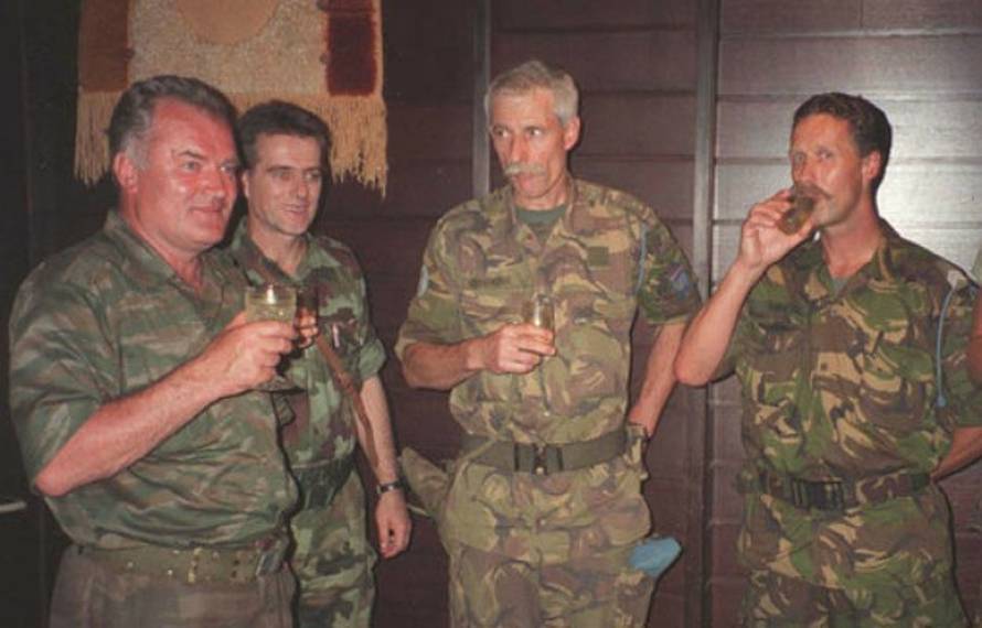 Poglavlje koje nedostaje: I Nizozemska je odgovorna za genocid u Srebrenici!