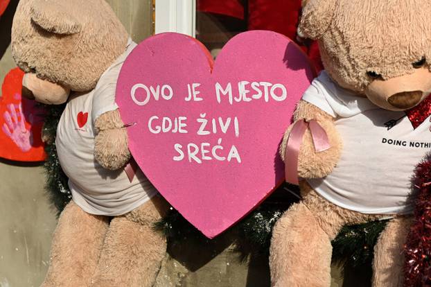 Zagreb: Atelijer sreće u Maloj ulici okićen za Valentinovo 