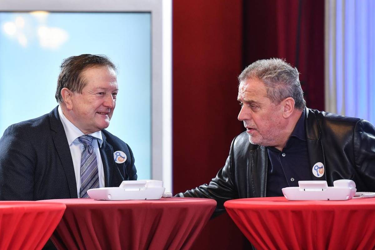 Diplomiranom majstoru iluzije rektor daje počasni doktorat...
