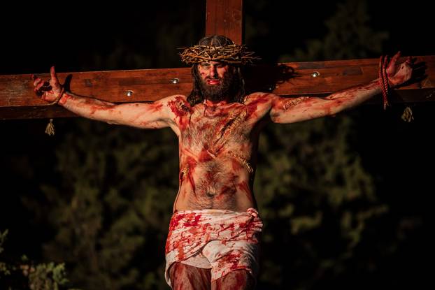 U Imotskom na Cvjetnicu uprizorena „Imotska Muka“, scenski prikaz Muke Gospodina našega Isusa Krista 