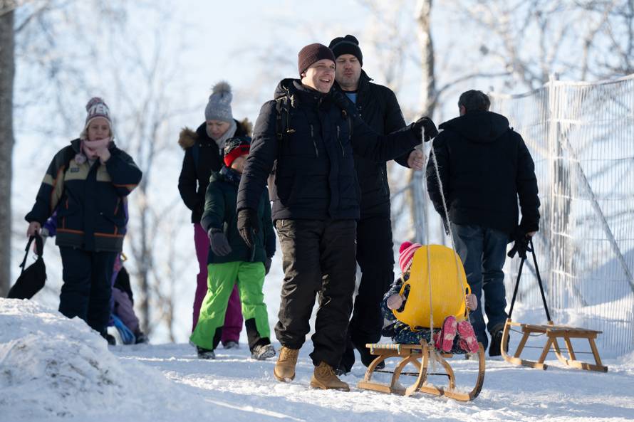 Zagreb: Građani uživaju u suncem okupanom Sljemenu 