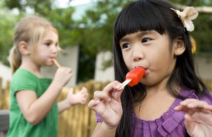 Uveli nove preporuke za djecu: Do druge godine nema slatkiša