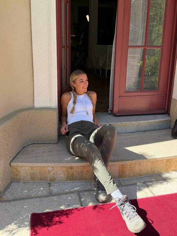 FOTO Vuškovićev trener zaludio je Engleze! Oženio se u tajnosti i mlađi je od kapetana Brightona