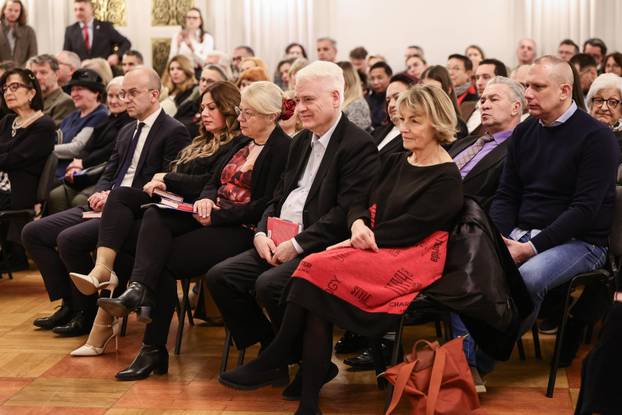 Zagreb: Promocija knjige Žene koje mašu rukama Jadranke Kosor