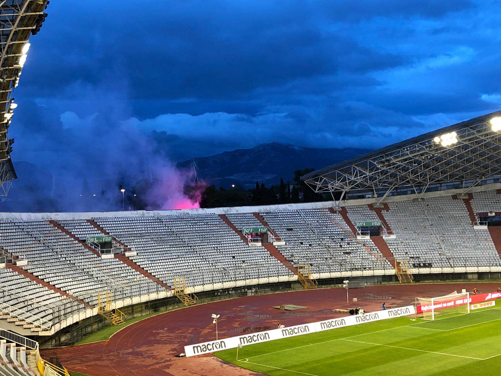 Navijanje i bakljada Torcide, utišao ih je Mamutov gol...