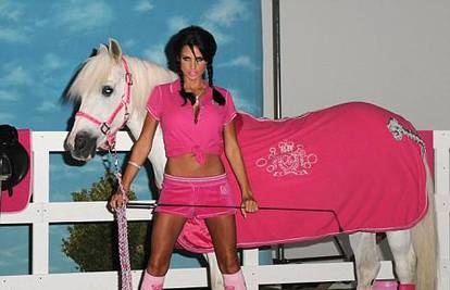 Jordan u novoj liniji odjeće konja obukla u roza čarape