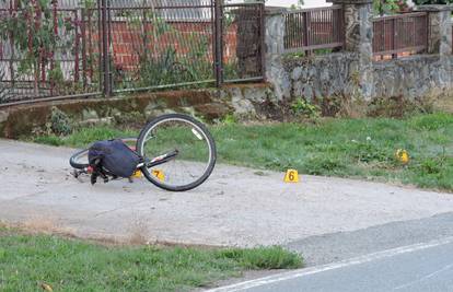 Dječak (4) na biciklu izletio na ulicu, na njega je naletio auto