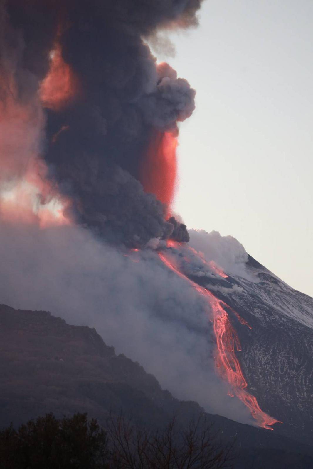 Spectacular eruption of Etna today