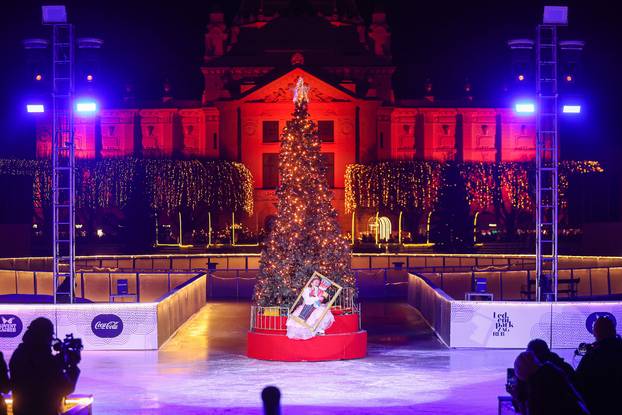 Ledeni park na Trgu kralja Tomislava otvoren uz predstavu Orašar