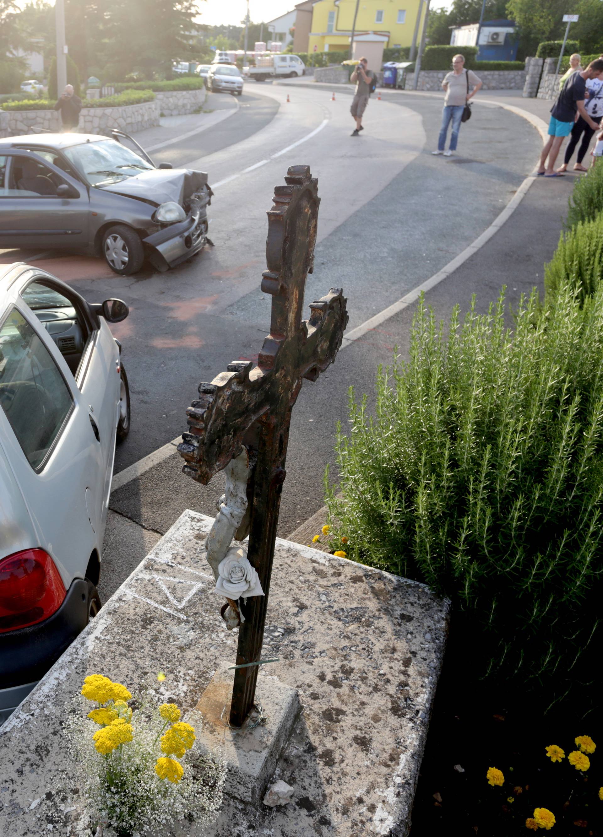 Četvero ljudi je ozlijeđeno u sudaru dva automobila u Rijeci