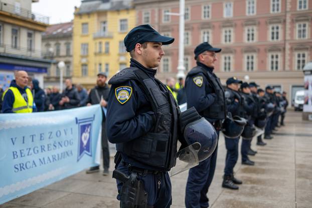 Muška molitva krunice svake prve subote u mjesecu na glavnom zagrebačkom trgu