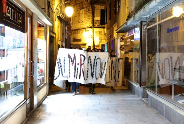 U Šibeniku održan no?ni marš - Feminizam nema granica
