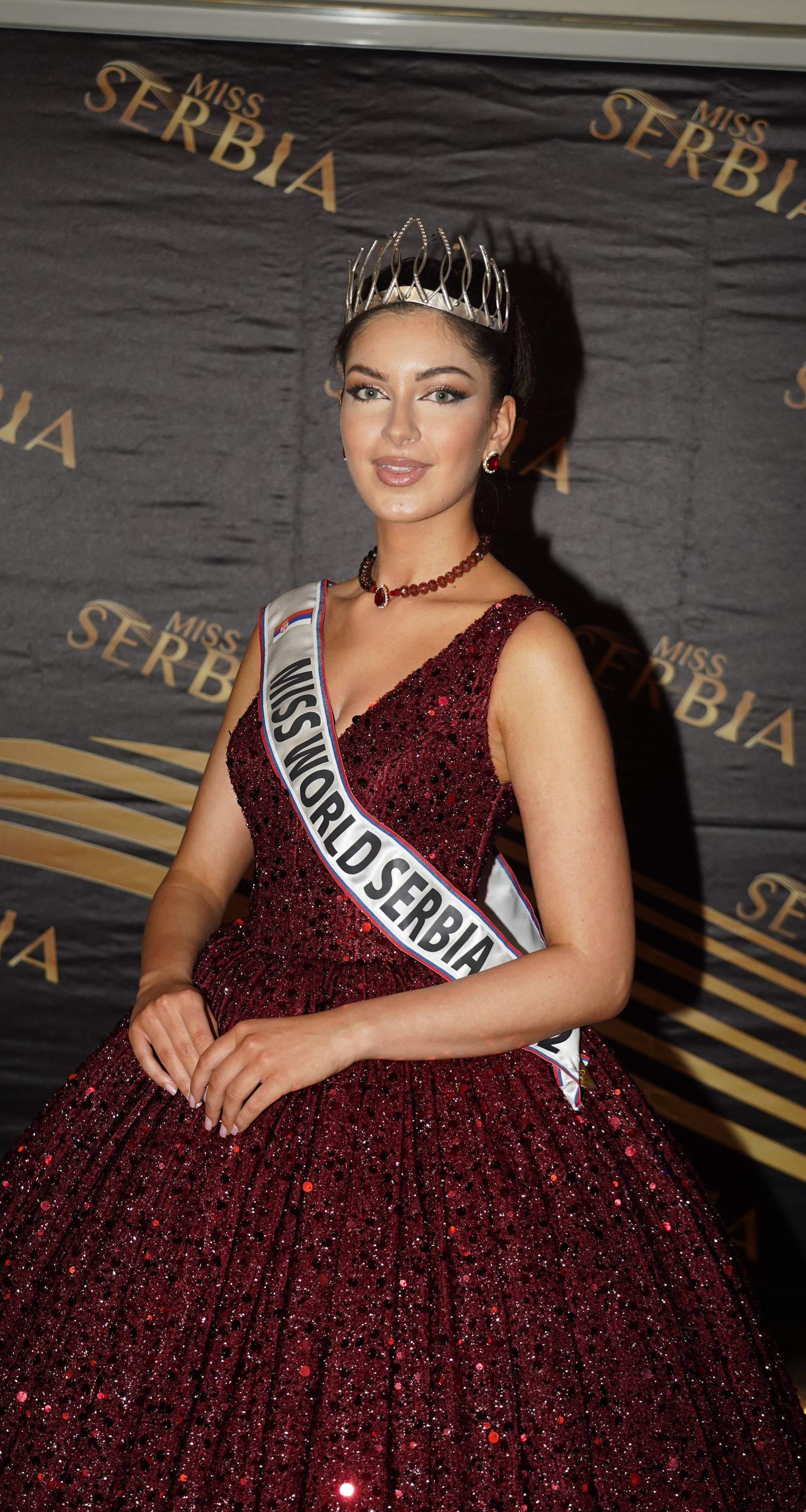 Beograd: Miss Srbije Anja Radić odlazi na natjecanje Miss World u Indiju