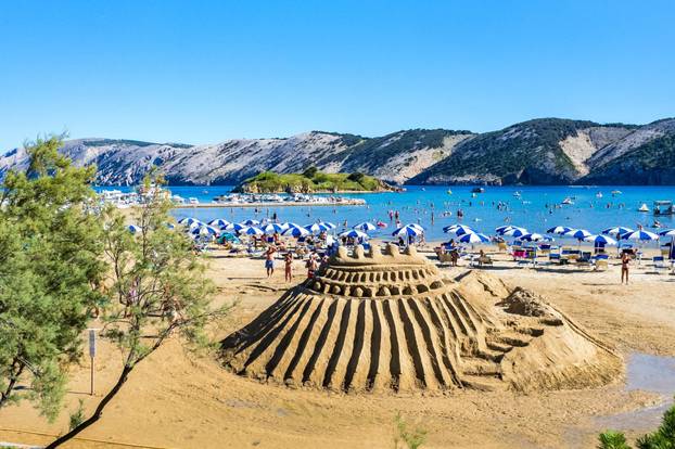 FOTO Festival pješčanih skulptura na Rabu: Tritonova banda proglašena najboljom