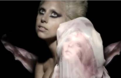 Remek-djelo: Lady GaGa ima korzet i cipele s licima fanova