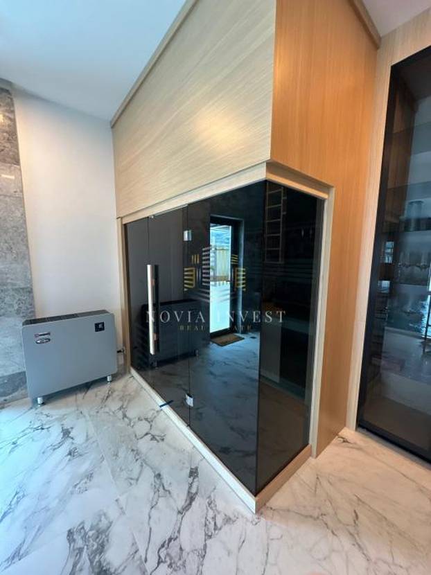 FOTO Luksuzni spektakl! Što mislite koliko stoji ova vila prvi red do mora u Novigradu?