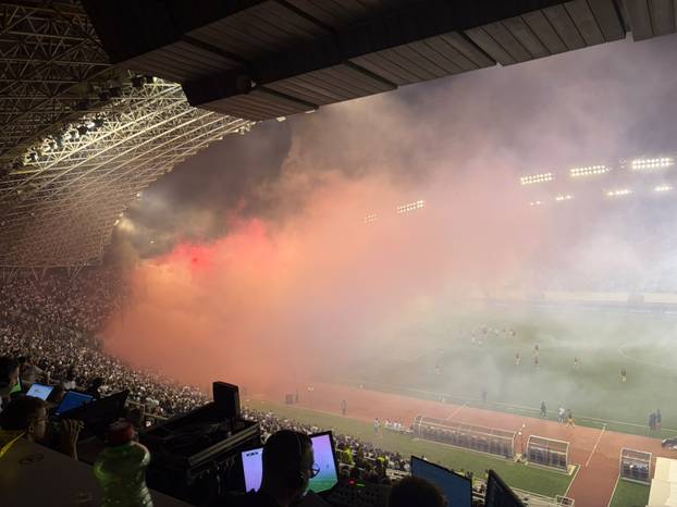 FOTO Ovo je bakljada zbog koje je Hajduku zatvoren stadion!